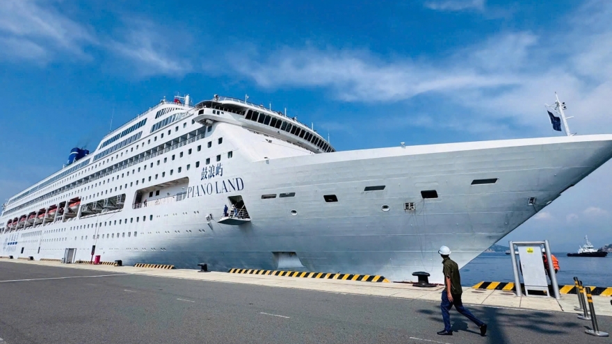 Cam Ranh International Port receives two cruise ships in a day